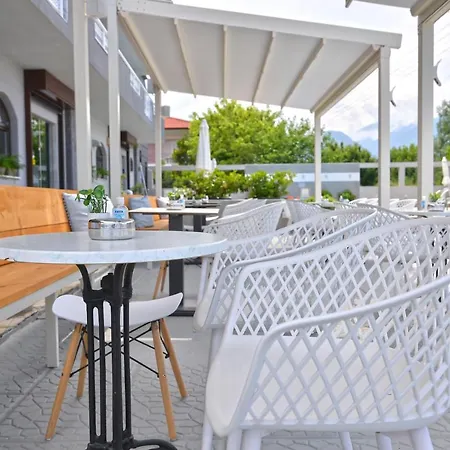 Hotel Akrothalassia 2*