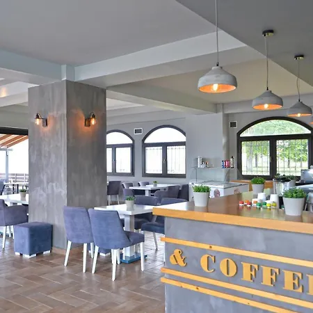 Akrothalassia Hotel 2*
