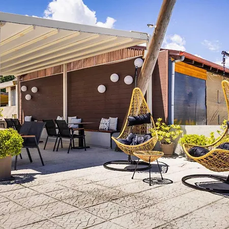 Akrothalassia فندق