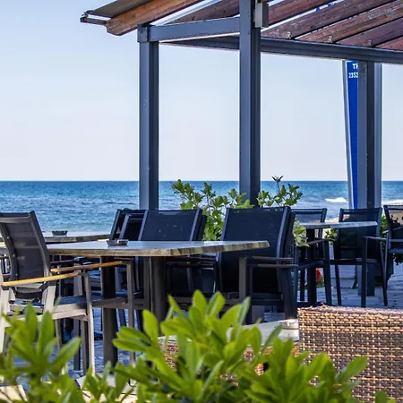 فندق Akrothalassia